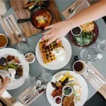 How to build camaraderie during mealtime