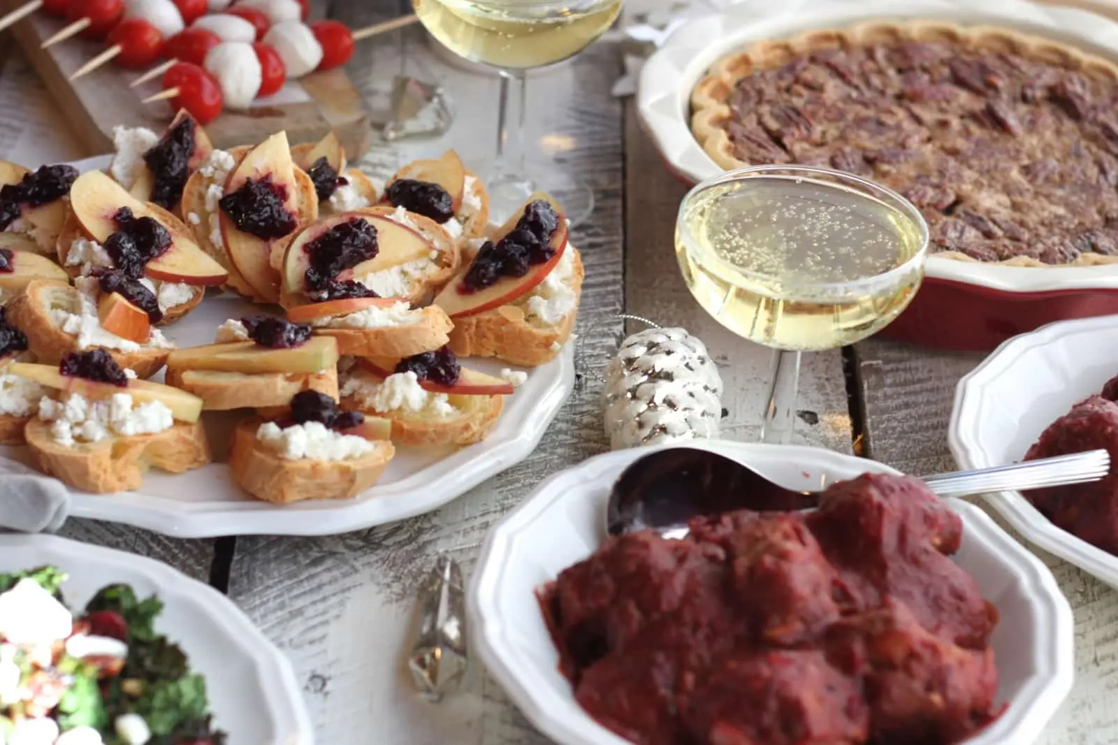 10 Reasons To Host A Holiday Office Party