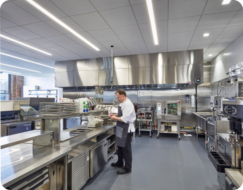 powerfull-technology-hybrid Zerocater chef setting up a cafeteria at a company