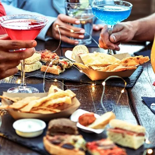 How to Create a Winning Office Happy Hour: From Drinks to Entertainment How to Create a Winning Office Happy Hour: From Drinks to Entertainment