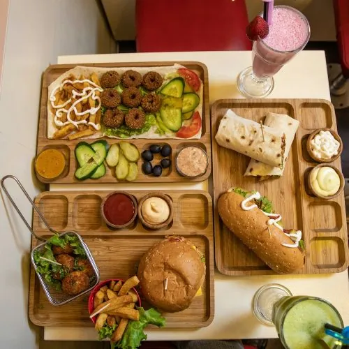 Catering Suggestions to Turn Daily Employee Meals into a Strategic Advantage Catering Suggestions to Turn Daily Employee Meals into a Strategic Advantage
