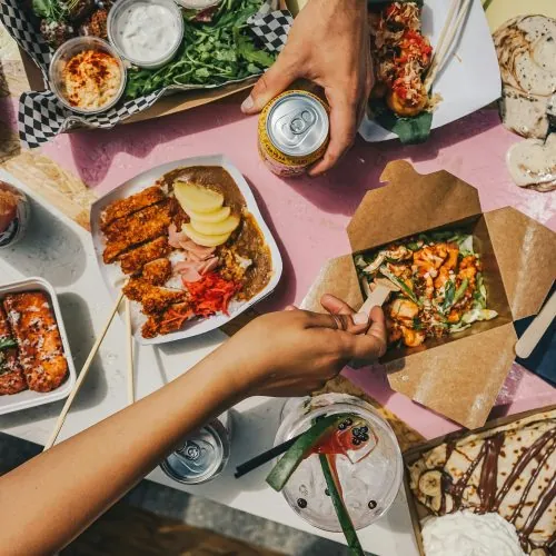 Holiday Food Delivery: The Complete Guide to Stress-Free Hosting Holiday Food Delivery: The Complete Guide to Stress-Free Hosting