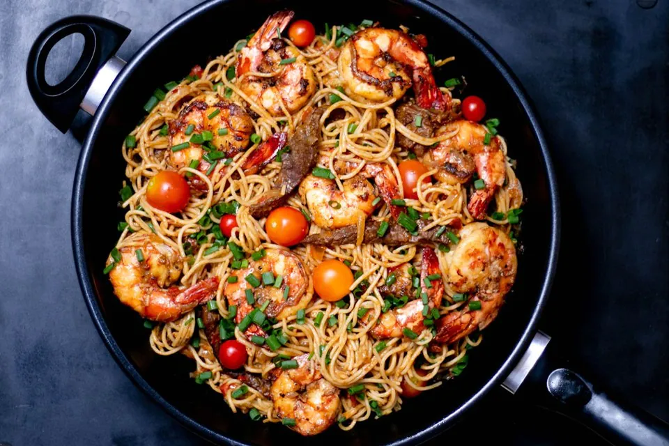 Olive Garden catering individual pan of shrimp spaghetti