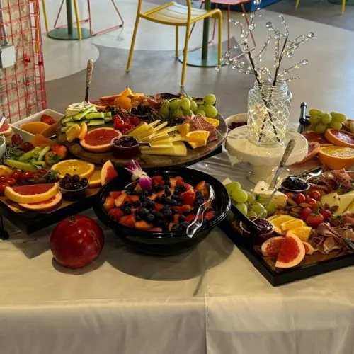 Whole Foods Catering Guide: Serving Counts, Pickup Rules, and How to Order for the Office