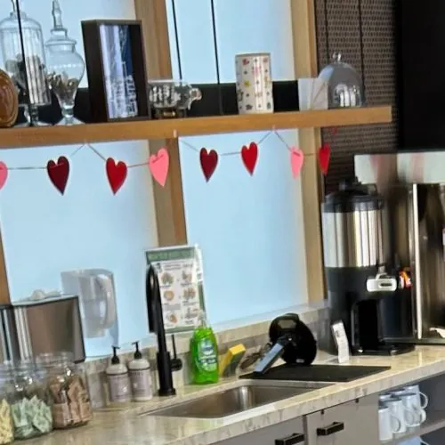 Caffeine in the Office Fridge: The FDA’s 400 mg Day, Milligrams by the Drink, and How to Label the Shelf