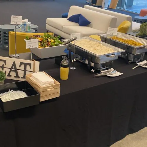 Veterans Day Office Lunch: The 11 a.m. Pause, Who the Day Thanks, and How to Order